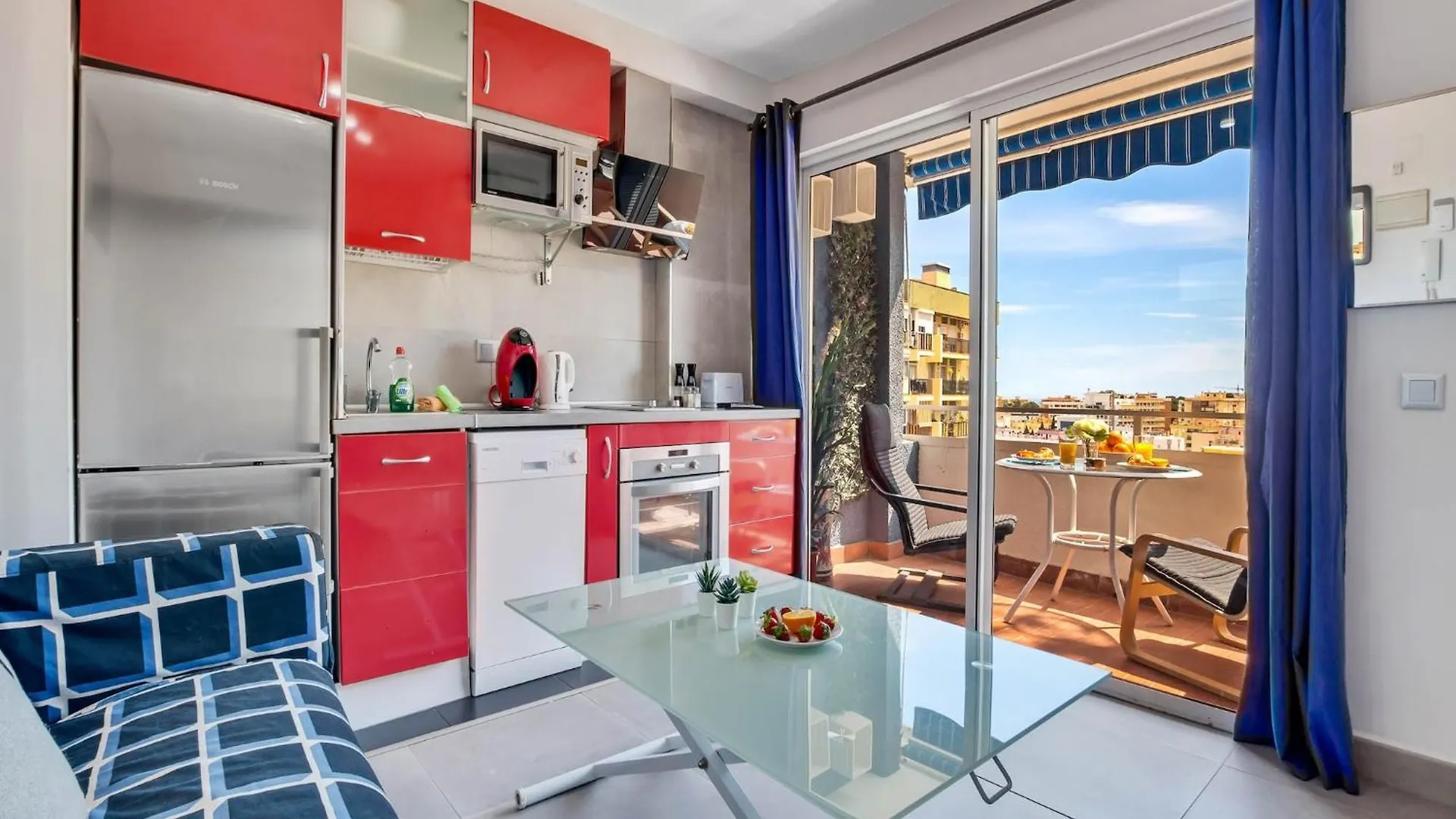 Amazing Location In Torremolinos Apartment